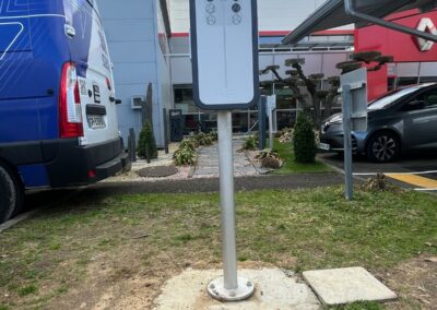 Borne de recharge HAGER