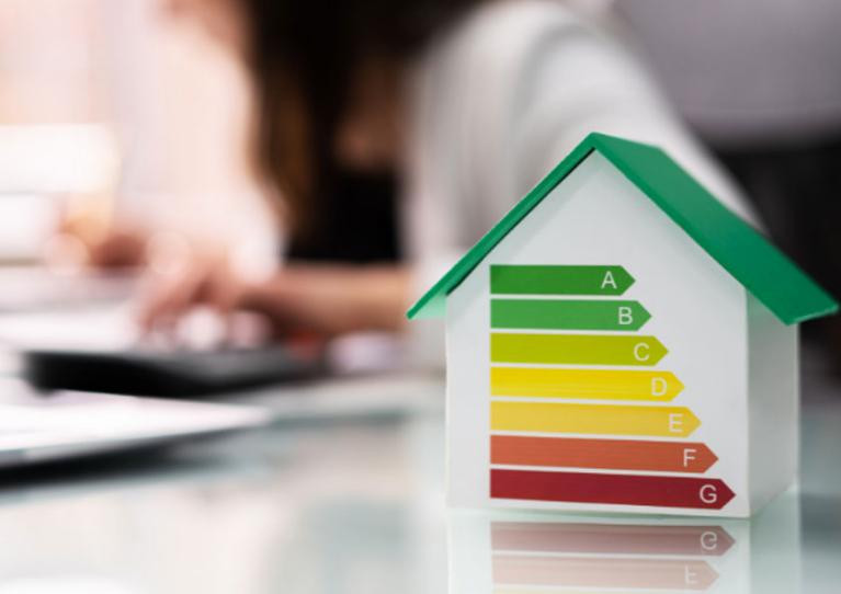 Les nouvelles normes énergétiques et les incitations fiscales en 2024 : Un guide pour une habitation éco-responsable