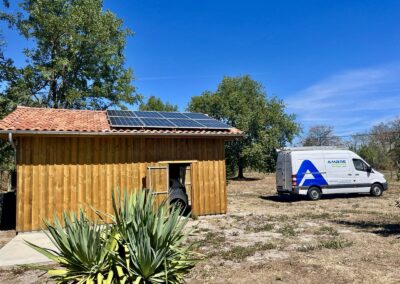 Exposition Parfaire pour la toiture de ce petit garage