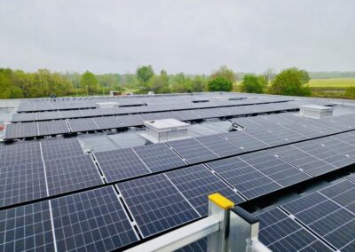 Belle toiture photovoltaïque pour ce batiment pro
