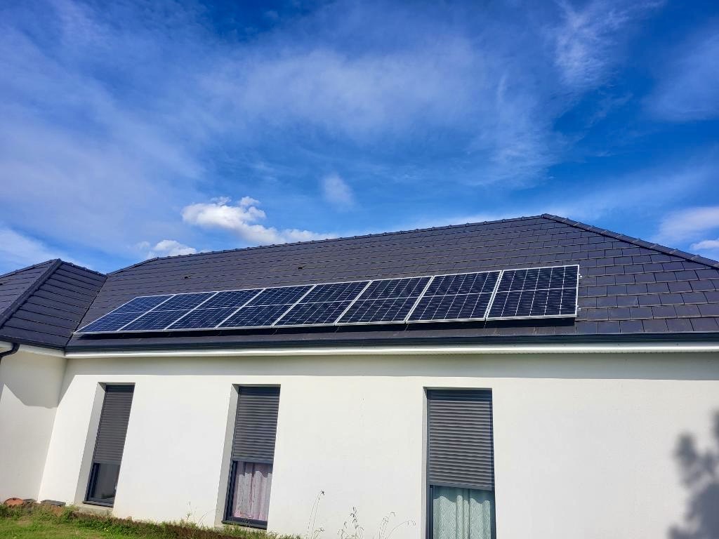 UNE INSTALLATION EN AUTOCONSOMMATION 3 KWC, EN PANNEAUX ALLEMANDS BI VERRE SOLARWATT SUR PAU (64).